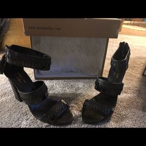 Nicole Miller Black leather and Patent Sandals